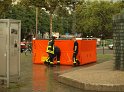2 Denkmalkletterer hielten Feuerwehr und Polizei in Trapp Koeln Heumarkt P216
